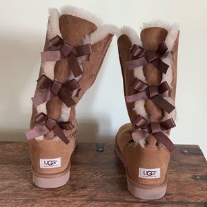 Chestnut Tall Ugg boots with bows size 7